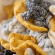 Load image into Gallery viewer, Little Zinnia